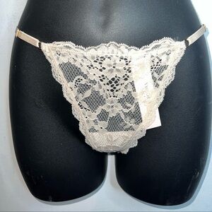 VICTORIA'S SECRET DREAM ANGELS Adjustable V-String Thong Panty Nude Lace Size S